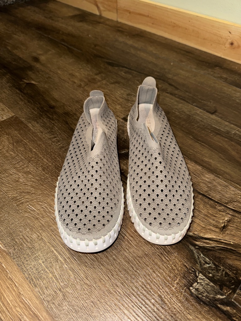 Women’s Slip-On Knit Flats In Light Gray